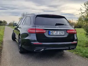 Mercedes-Benz E 300 E-Klasse T-Modell Diesel Plugin Hybrid AMG Line Bild 2