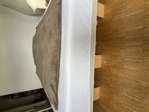 Bett im skandinavischen Design