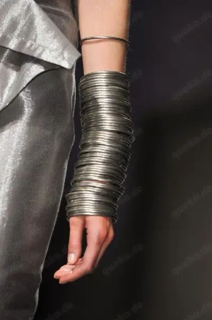 Armreifen, Perlenketten, Ringe und Ohrringe abzugeben  Bild 3