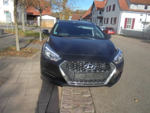 Hyundai  I 40 CRDI BJ 5 2019 Diesel TÜV 5 26 Automatik Neupr75,000 Bild 2