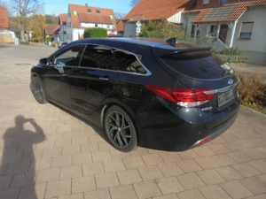 Hyundai  I 40 CRDI BJ 5 2019 Diesel TÜV 5 26 Automatik Neupr75,000 Bild 10