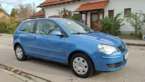 Volkswagen Polo Polo 1,4i Comfortl.AutomatikESP PDC SHZ TÜV8/27
