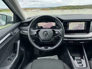 Skoda Octavia Combi 2.0TDI VIRTUAL LED PDC AHK