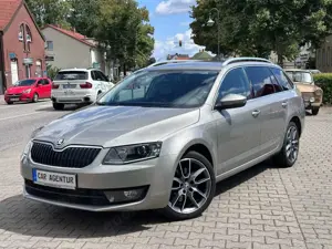 Skoda Octavia Combi Elegance AUTOMATIK+XENON+TEILLEDER