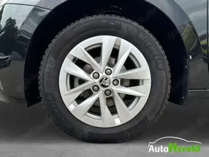 Skoda Fabia Ambition LENKRADHEIZUNG KLIMA Bild 4