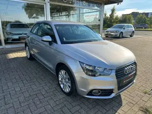 Audi A1 ambition*TEMPOMAT*TEILLEDER*PDC* Bild 3