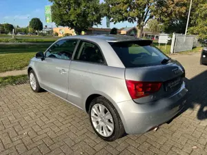 Audi A1 ambition*TEMPOMAT*TEILLEDER*PDC* Bild 5