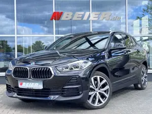 BMW X2 xDrive LED AHK Panorama Sportsitz HeadUp ACC Schi