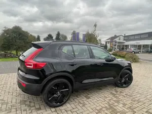 Volvo XC40 B3 B DKG Plus Black Edition Bild 4