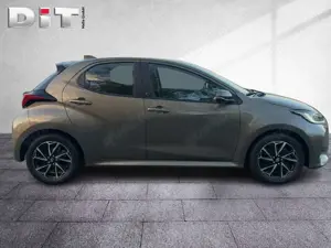 Toyota Yaris 1.5 D Team Deutschland Klima Kamera Sitzhzg Bild 5