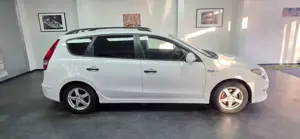 Hyundai i30 CW 1.6 CRDi Klima AHK TÜV 05/2026