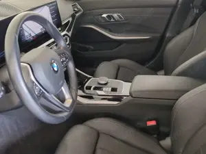 BMW 320 d xDrive Touring HiFi/Ambiente/DAB/Dachreling HiFi Bild 3