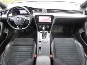 Volkswagen Passat Variant 2.0 TDI DSG 4M R-Line AHK|DCC Bild 2