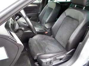 Volkswagen Passat Variant 2.0 TDI DSG 4M R-Line AHK|DCC Bild 4