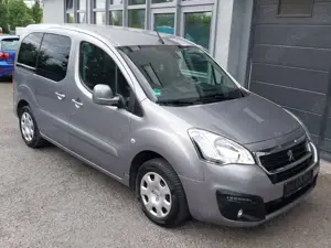 Peugeot Partner ALLURE KAMERA/PDC/SHZ/KLIMA/NAVI TEXT LESEN