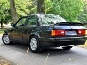 BMW 325 325i Bild 2
