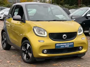 smart forTwo *TURBO*KAMERA*PANORAMA*NAVI*SITZHEIZUNG