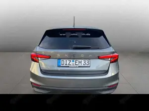 Skoda Fabia 1.0TSI Tour LED Klimaautomatik GRA EPH DAB Bild 3