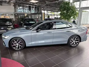 Volvo S60 Lim. R Design PANO LED NAVI ALU Bild 4