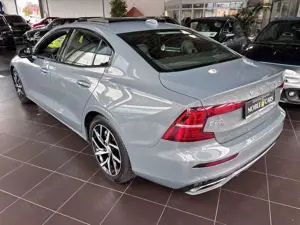 Volvo S60 Lim. R Design PANO LED NAVI ALU Bild 5