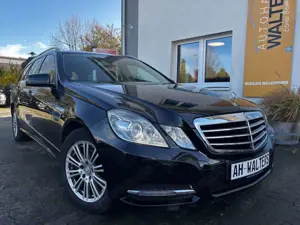Mercedes-Benz E 220 T-Modell = Avantgarde - Schiebedach - Ahk=