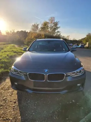 BMW 320 320i Touring Aut. Bild 2