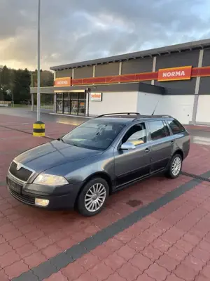 Skoda Octavia Combi 2.0 TDI Elegance Bild 3