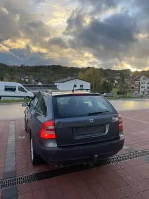 Skoda Octavia Combi 2.0 TDI Elegance Bild 5