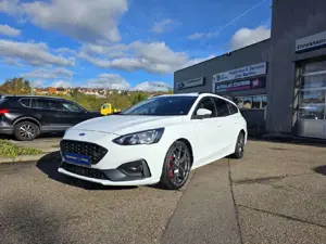 Ford Focus Turnier ST *ACC*RACARO*LED*TWA*KAM*BO*NAV