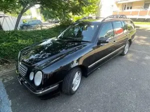 Mercedes-Benz E 220 E 220 T CDI Elegance Bild 1