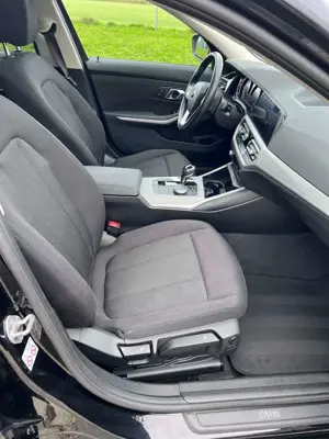 BMW 320 320d xDrive Facelift AHK Pano 1.Hand Touring LED Bild 4