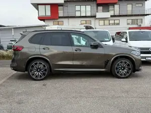 BMW X5 M Competition*AKRAPOVIC*CARBON*BW*LASER*PANO Bild 5