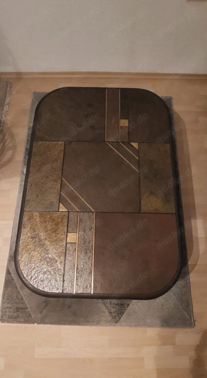 Schwerer Steintisch mit integrierten Rollen 