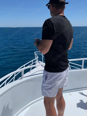 Reales frivoles Zeigen TG