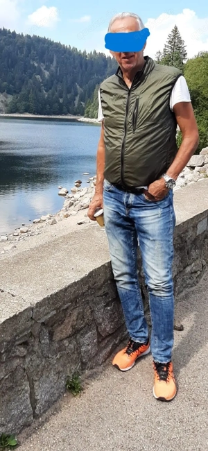 Reifer Mann sucht Japanerin oder Koreanerin zum Verwöhnen