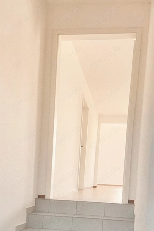 Großzügige 3-Zimmer-Wohnung mit Balkon und Weitblick in Top-Lage von Nieder-Roden bei Frankfurt Bild 2