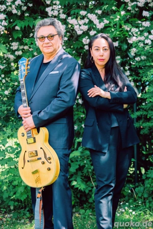 Elegantes Musikduo Sängerin Belle  