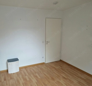 Vermieten ein Zimmer an eine Dame