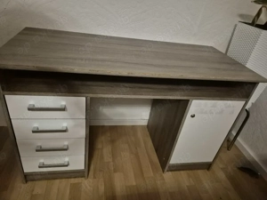Schreibtisch 