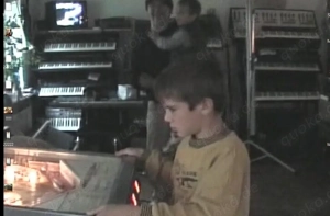 Suche defekten 80er synthesizer + drum +60er e guitar bass amp echo batterie-phono+ cb+hifi & tausch