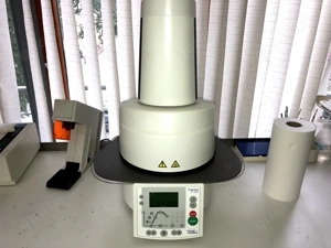 Ivoclar Vivadent Programmat EP 3000 mit VP4 Vakuumpumpe