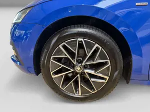 Skoda Octavia Combi 2.0TDI Clever Matrix AHK Navi ACC Bild 5