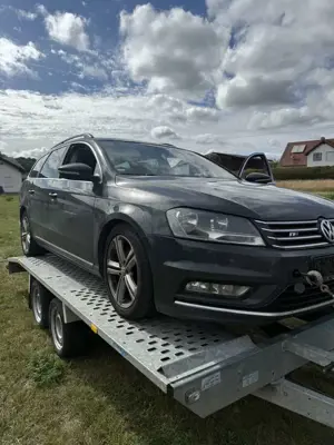 Volkswagen Passat Variant 2.0 TDI 130kW R-Line BMT Bild 2