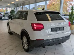 Audi Q2 30TDI design LED Komfort-Paker Pano Optik AHK Bild 5