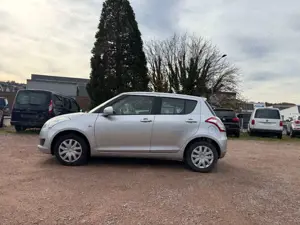Suzuki Swift Club 4X4*Klima*5-türig* Bild 4