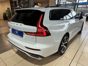 Volvo V60 AWD R Design Leder Pano. Harman Kardon LED Bild 5