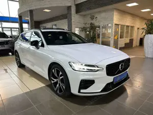 Volvo V60 AWD R Design Leder Pano. Harman Kardon LED Bild 3