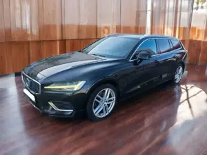 Volvo V60 Komb AWD R-design T6 19Zoll, WR Bild 4
