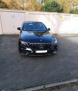 Mercedes-Benz E 220 AMG Line