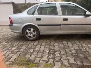 Opel Vectra Vectra 1.8 Komfort Bild 3